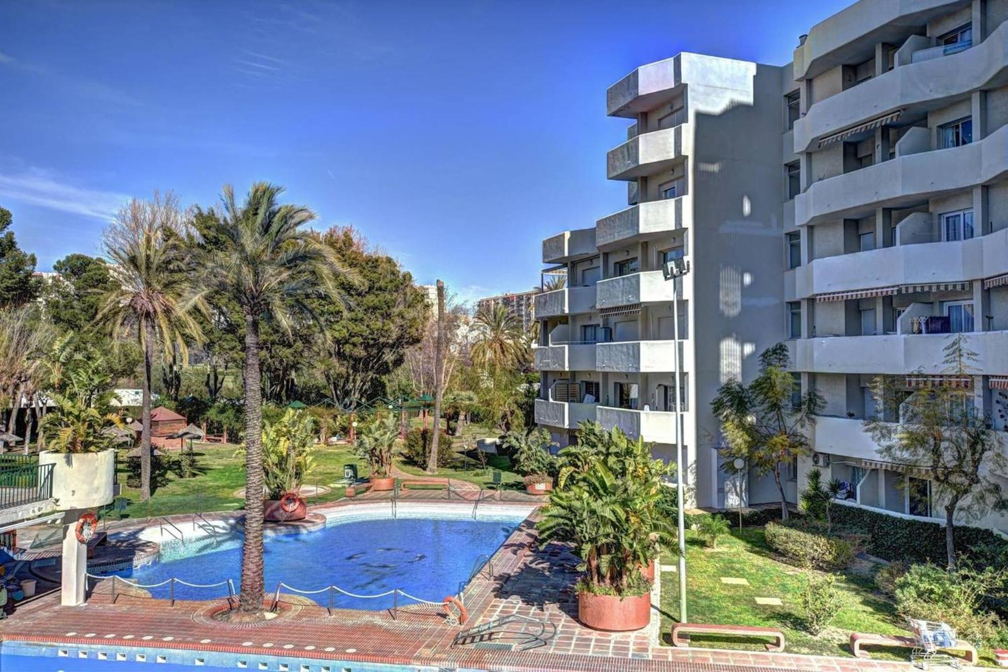 Benalbeach With Side Sea Views Appartement