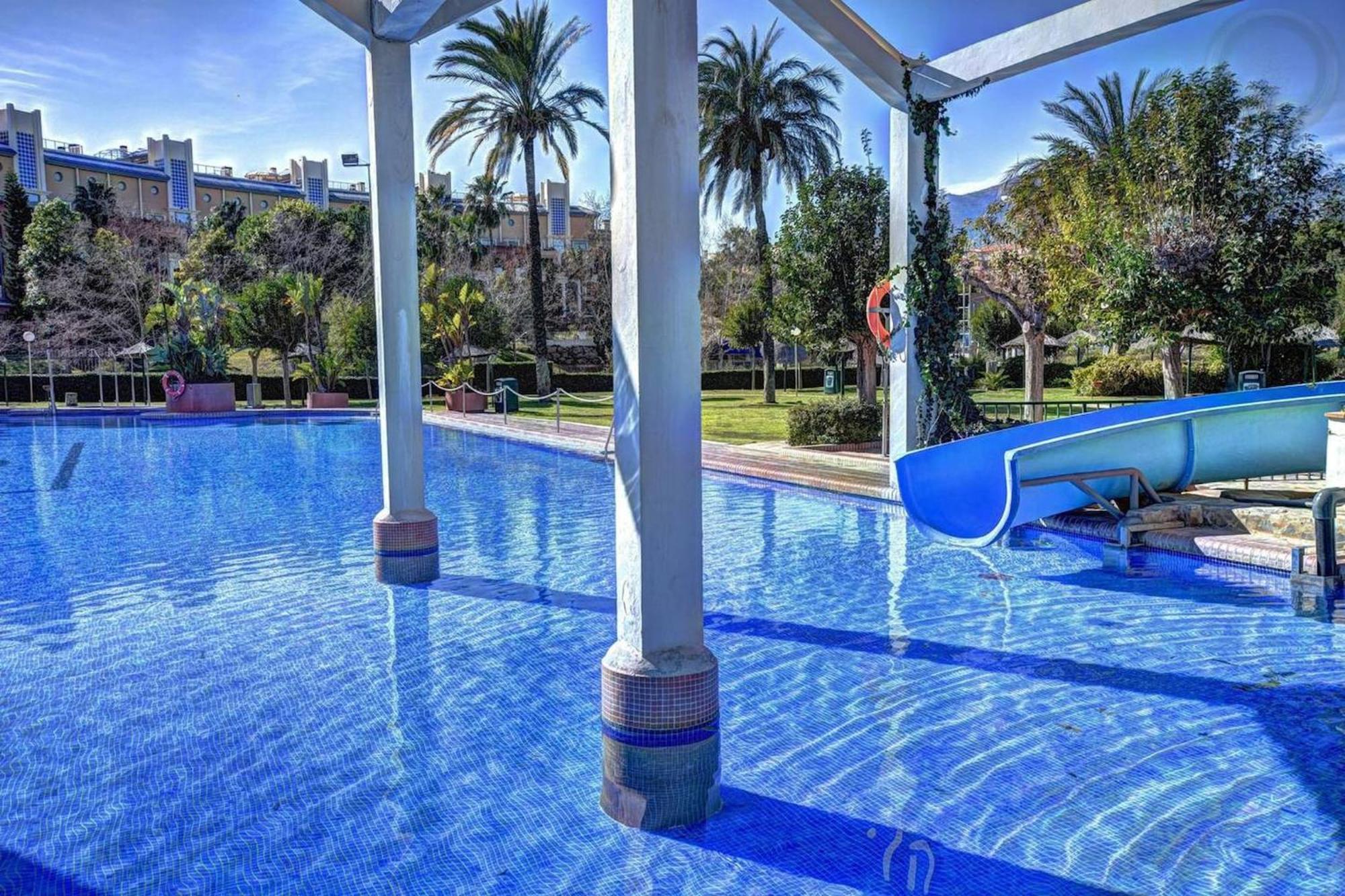 Benalbeach With Side Sea Views Appartement *